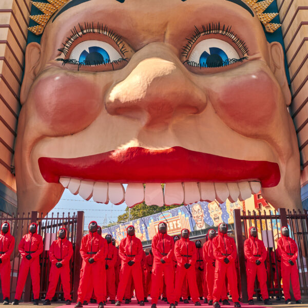 SG2_NETFLIX_LUNA_PARK_GUARDS_2
